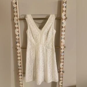 💕 $338 GORGEOUS HAND BEADED BCBG MAXAZRIA dress, 6, White, Bridal, Sequins